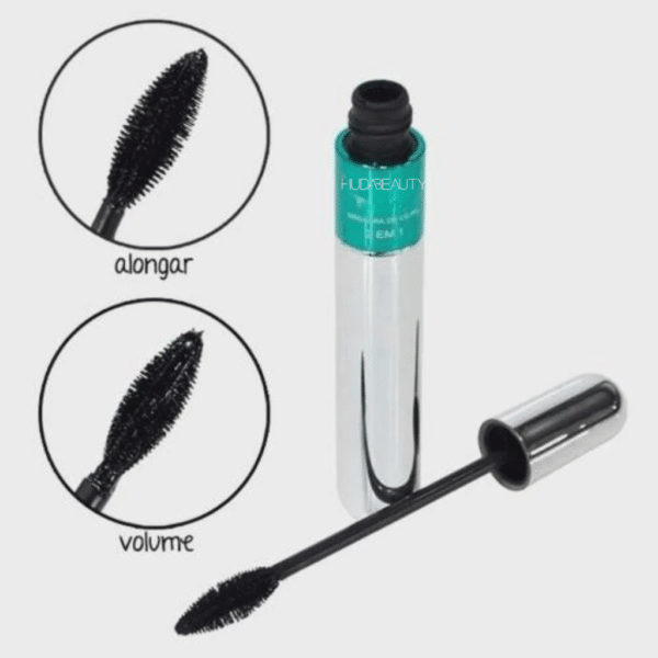 A Máscara para Cílios 2 em 1 à Prova d'Água Huda Beauty combina volume intenso, alongamento e curvatura impecável. Com dois aplicadores inovadores, permite criar desde um efeito natural até um olhar dramático e marcante. Sua fórmula resistente à água garante longa duração sem borrar ou esfarelar. Perfeita para realçar os cílios com definição e elegância o dia todo!