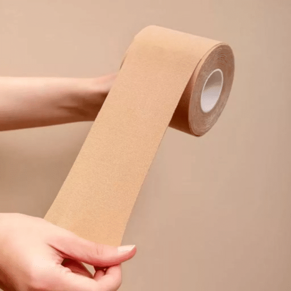 Sutiã Adesivo Boob Tape Invisível Prova D’Água: Sutiã adesivo transparente, à prova d'água, que oferece sustentação, conforto e discrição, ideal para roupas sem alças ou com decotes profundos. Proporciona liberdade de movimento e fixação duradoura, elevando e modelando os seios de forma natural e invisível.