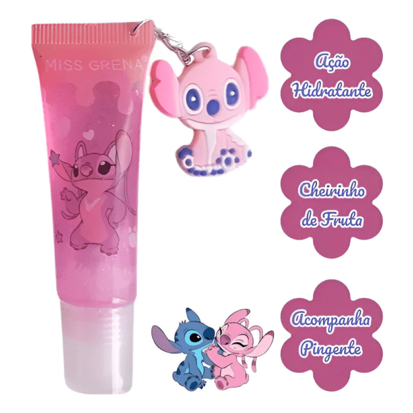 O Lip Gloss Lilo & Stitch oferece brilho radiante e hidratação profunda para os lábios, com a magia do querido personagem Stitch. Sua fórmula leve e não pegajosa garante lábios macios e hidratados o dia todo, enquanto o brilho duradouro proporciona um toque luminoso e natural.