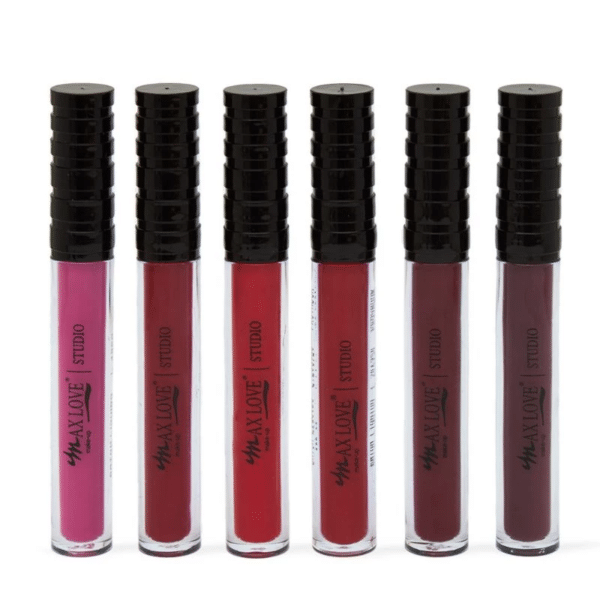 Batom Líquido Matte 24HR, com alta pigmentação e longa duração. Fórmula confortável, secagem rápida e acabamento opaco para lábios perfeitos o dia todo. 💄✨