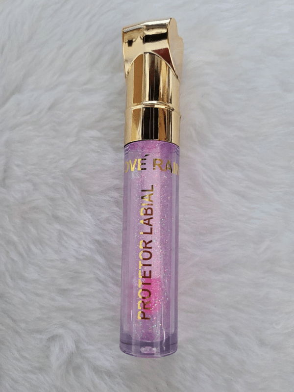 O Protetor Labial Love Rain Brilho Labial oferece hidratação intensa e proteção contra o ressecamento, mantendo seus lábios macios e suaves o dia todo.