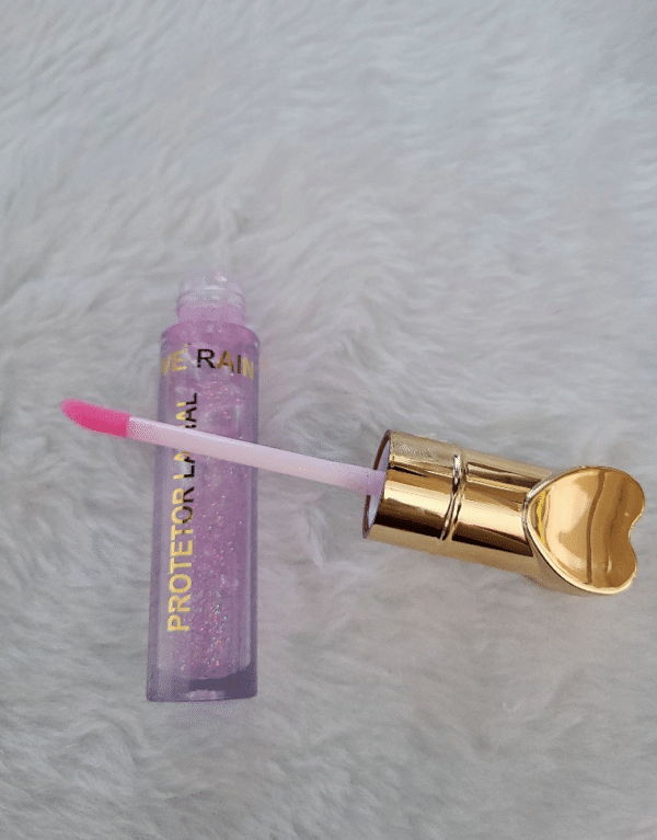 O Protetor Labial Love Rain Brilho Labial oferece hidratação intensa e proteção contra o ressecamento, mantendo seus lábios macios e suaves o dia todo.