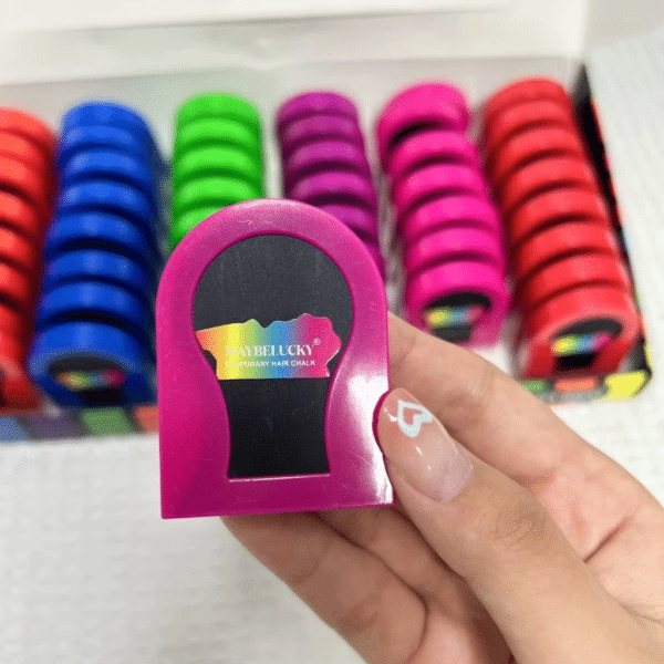 A Tinta de Cabelo Temporária Chalk oferece cores vibrantes e intensas para transformar seu visual instantaneamente!